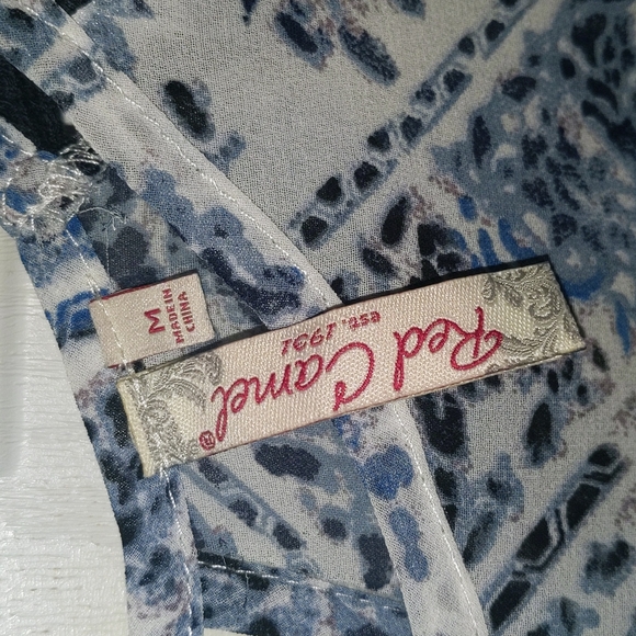 Ladies Red Camel Sheer Floral Top White & Blue w/Crocheted shoulder acce… - Picture 6 of 7